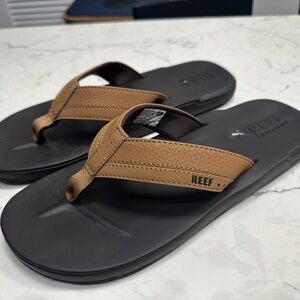 Reef Men’s Black Footbed Brown Leather-Trim Flip Flops
